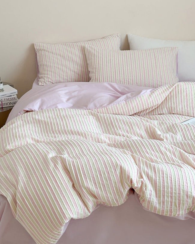 Logan Modern Pleated Striped Bedding Set / White