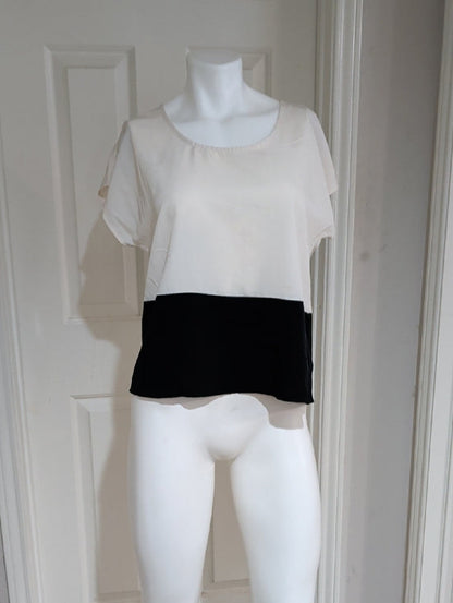 Forever 21 Cream and Black Colorblock Crop Top Women's Small