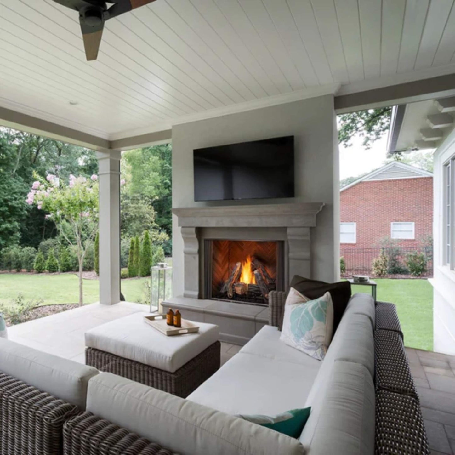 Majestic Courtyard 55K BTU 42-Inch Traditional Outdoor Natural Gas Fireplace (No Refractory) [ODCOUG-42NR] (SAK45318)