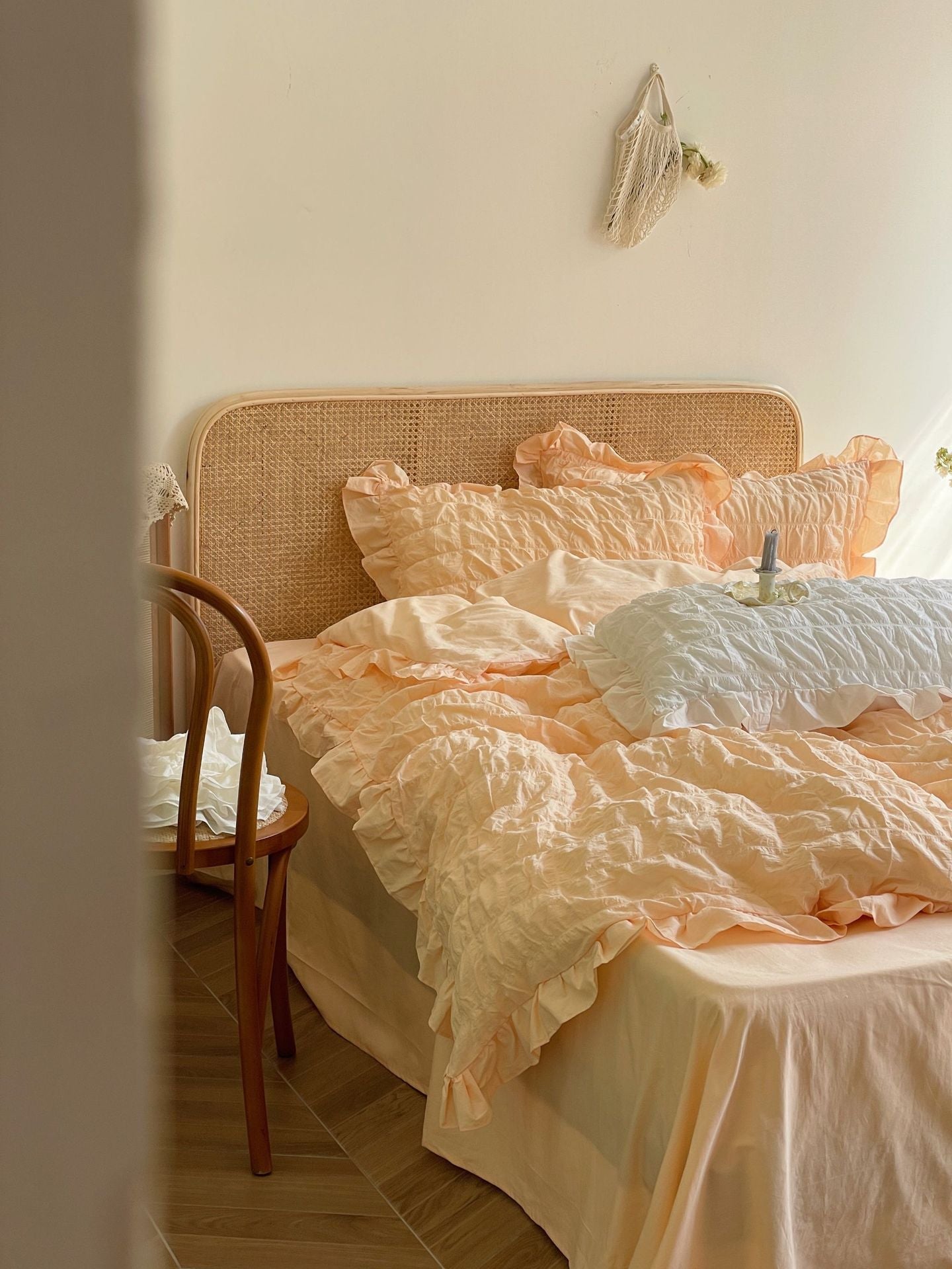 Marshmallow Puff Ruffle Bedding Set / White