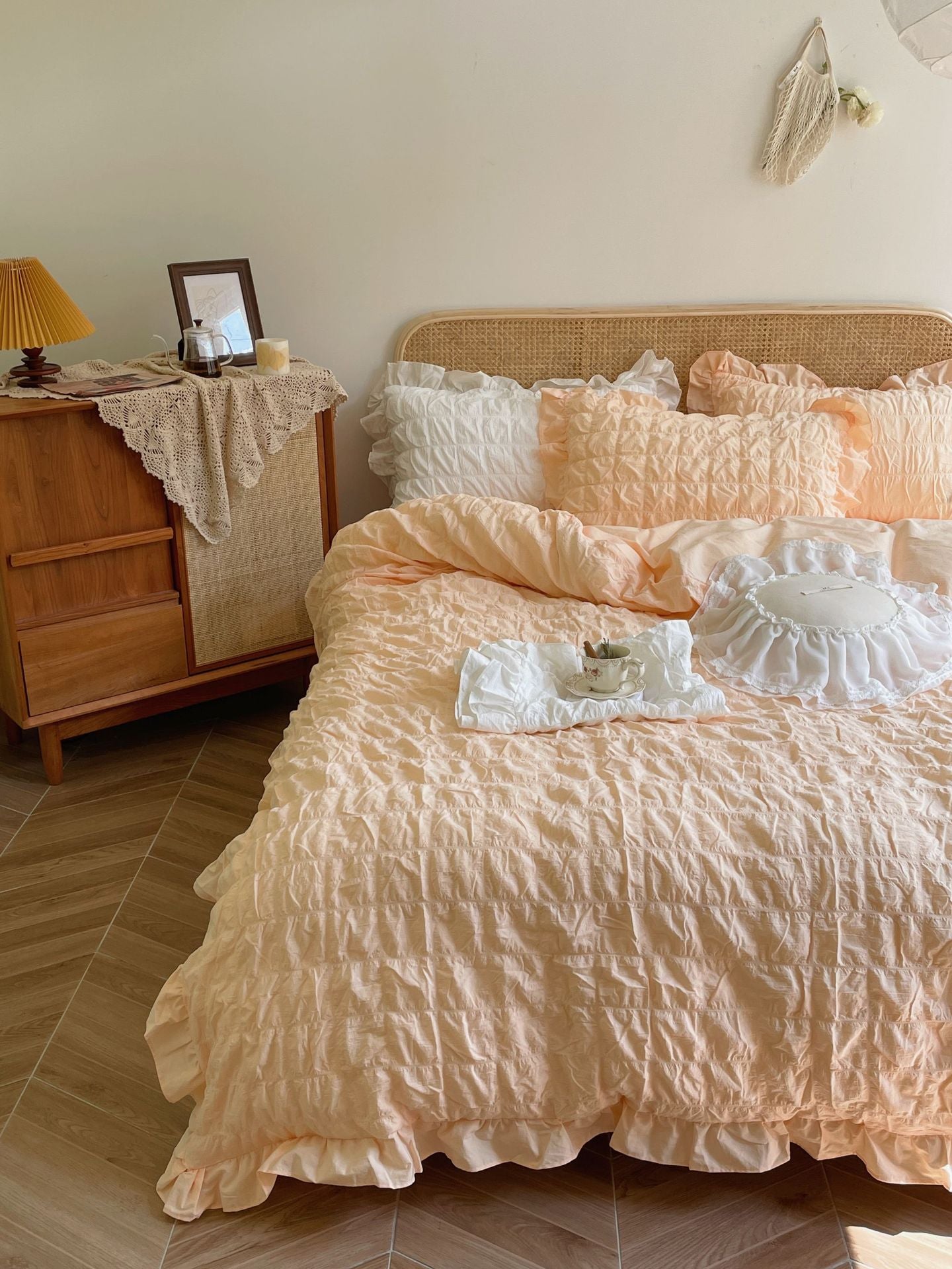 Marshmallow Puff Ruffle Bedding Set / White