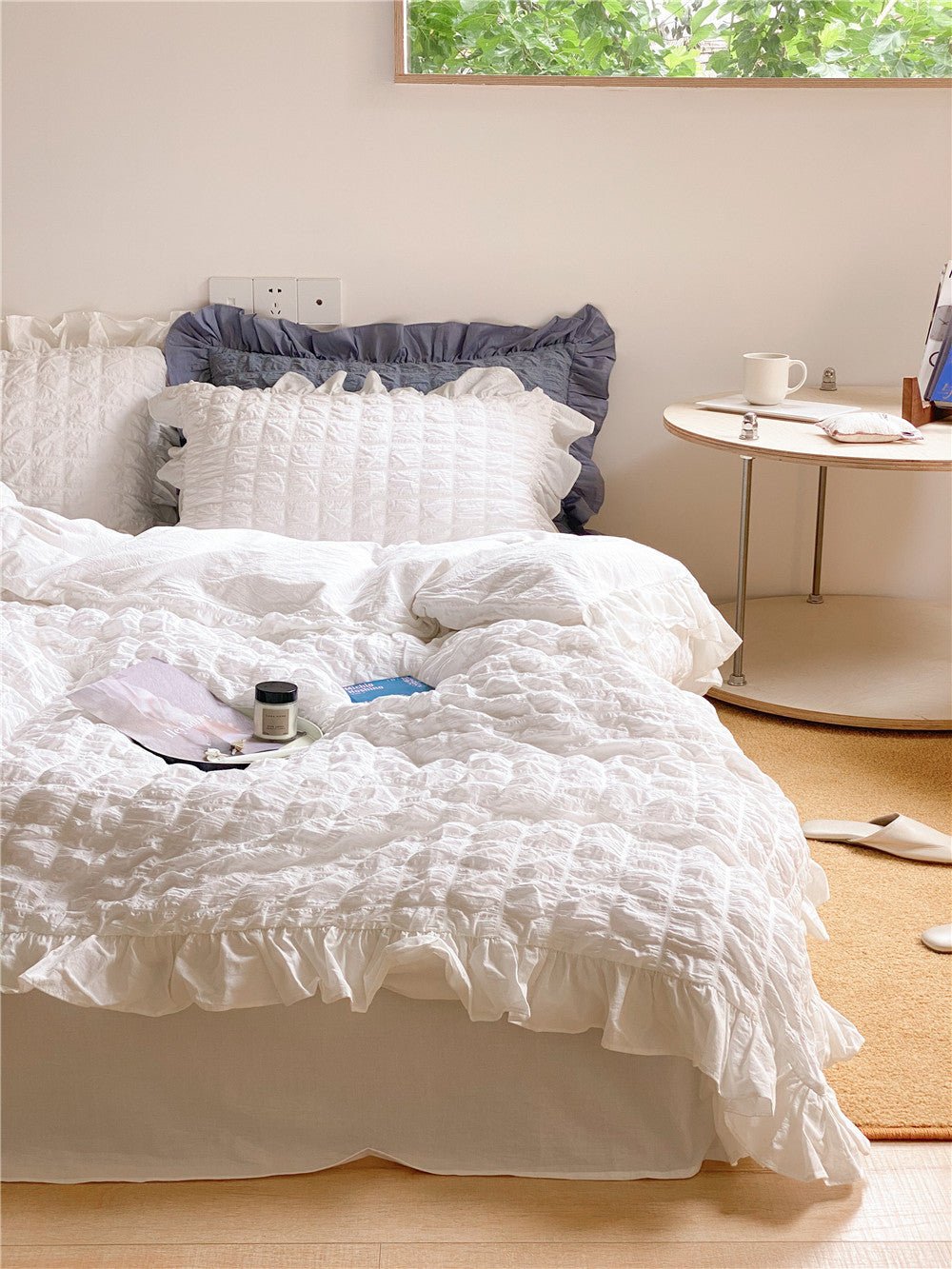 Marshmallow Puff Ruffle Bedding Set / White