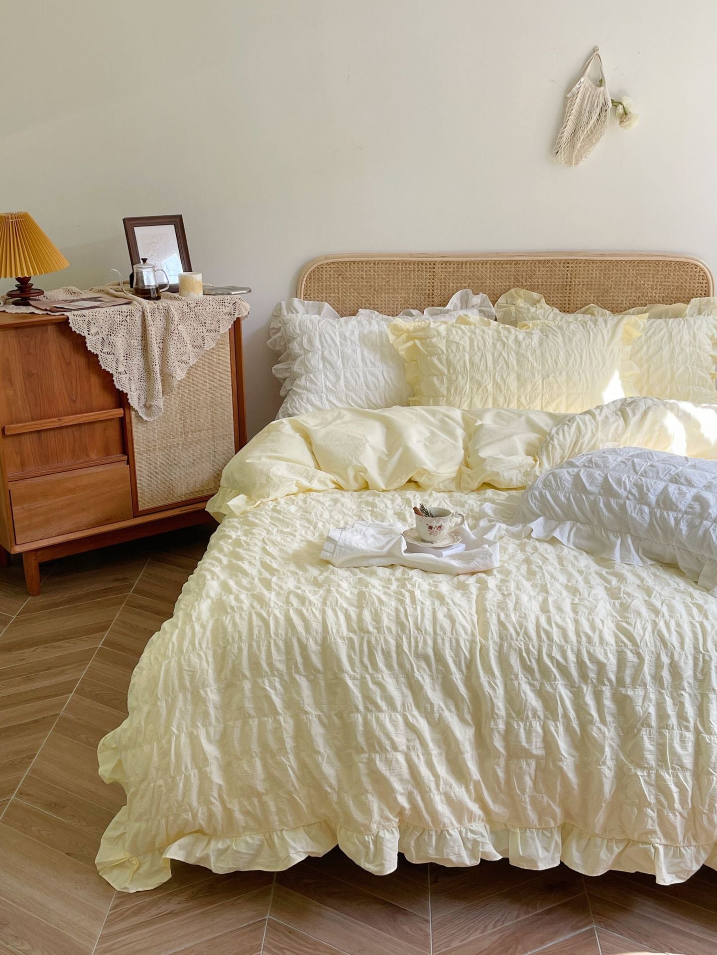 Marshmallow Puff Ruffle Bedding Set / White