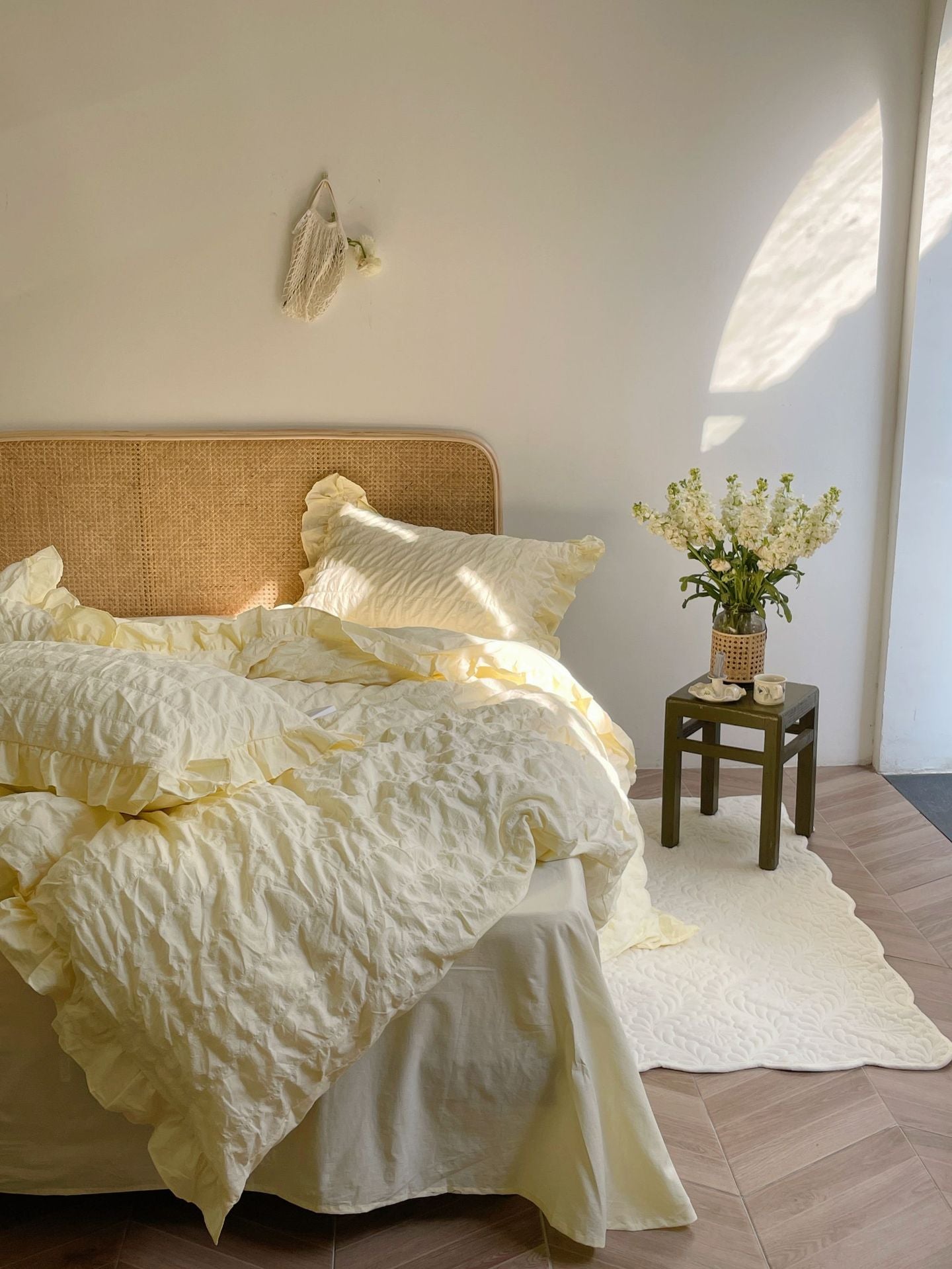 Marshmallow Puff Ruffle Bedding Set / White