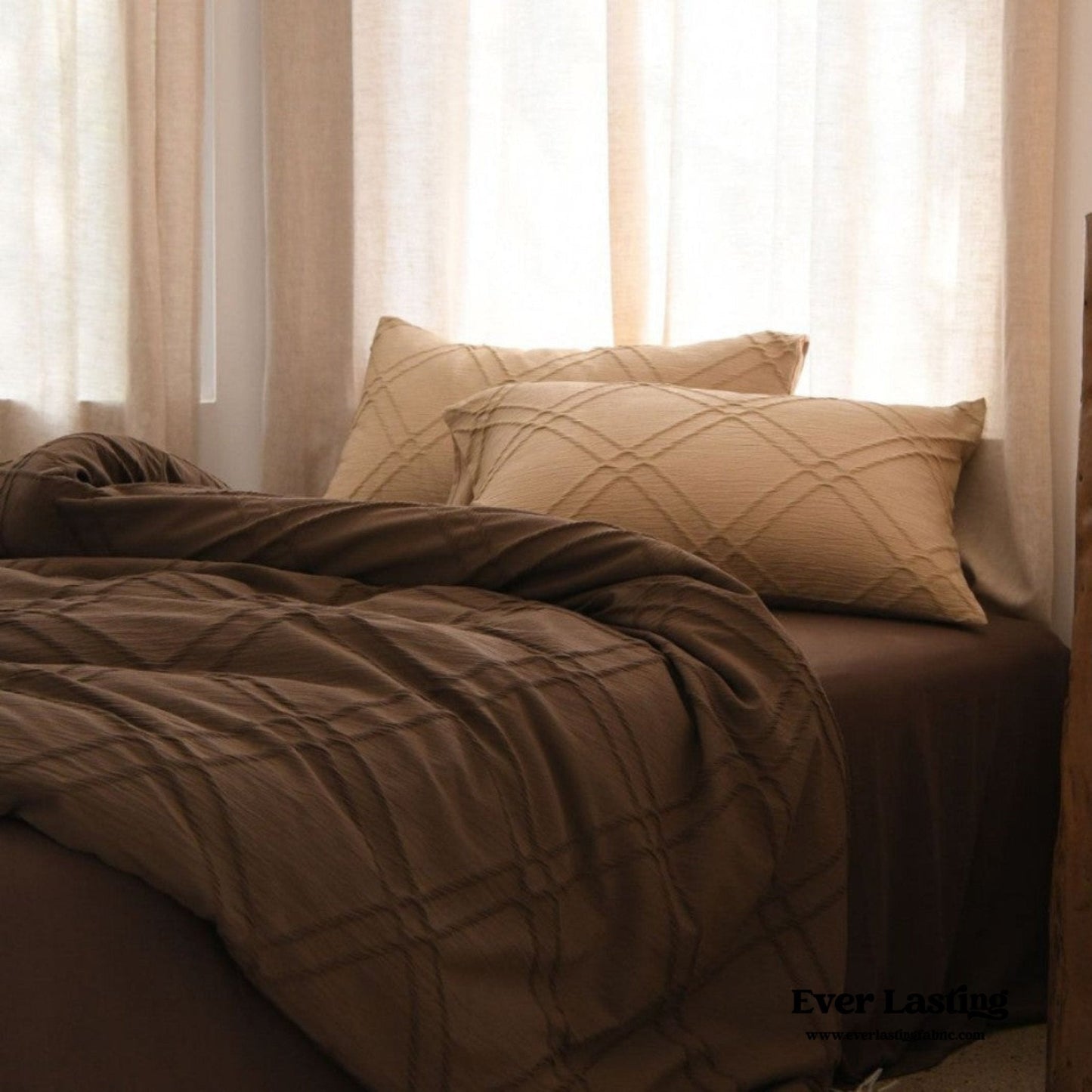 Millard Geometric Jacquard Bedding Set / Beige