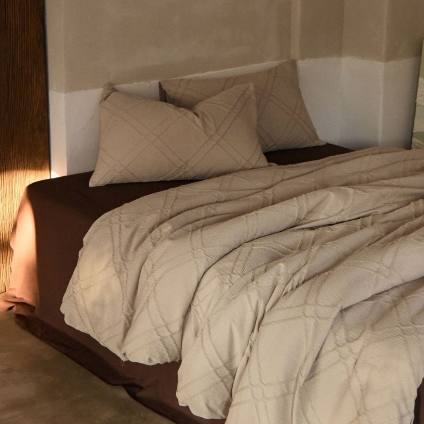 Millard Geometric Jacquard Bedding Set / Beige