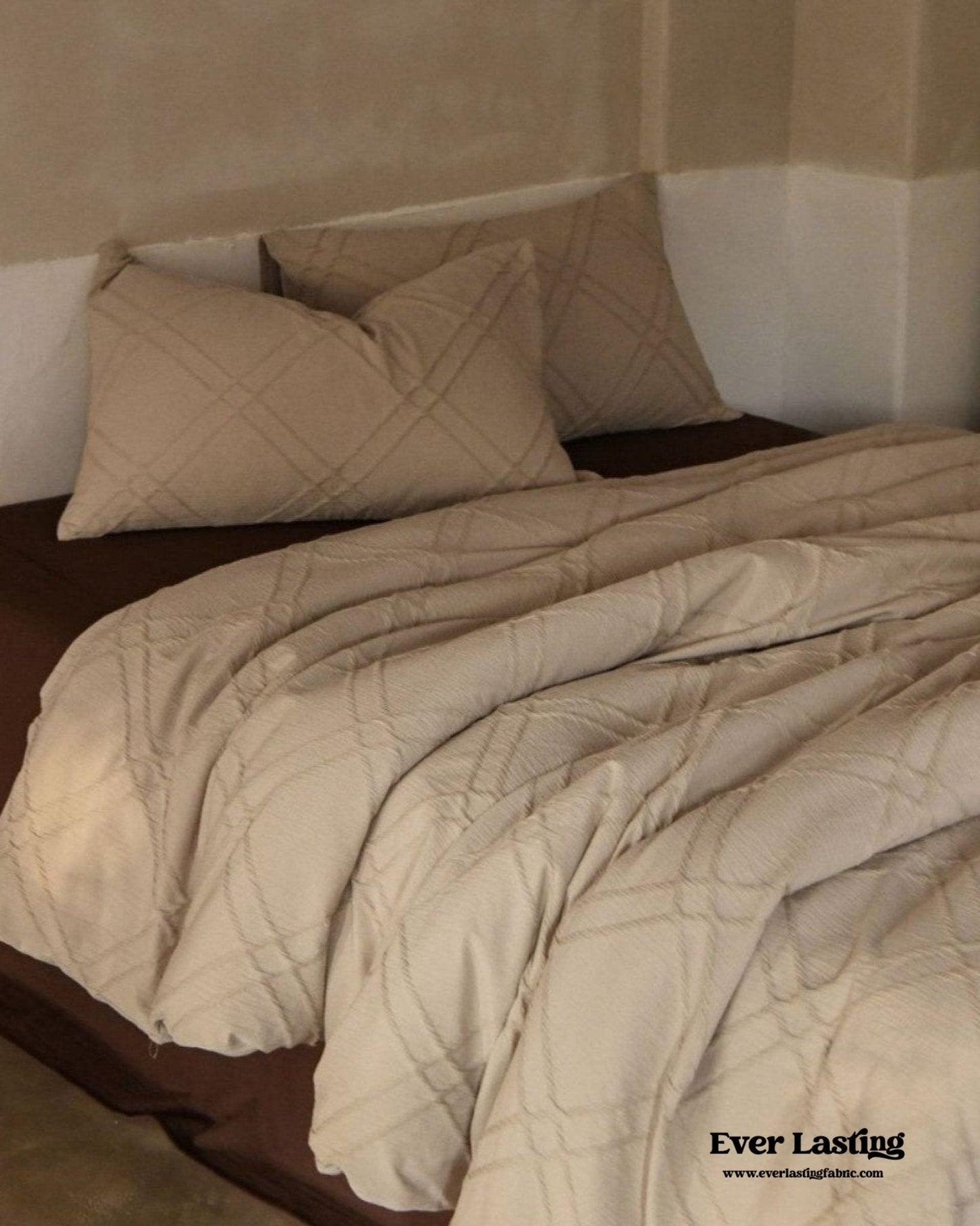 Millard Geometric Jacquard Bedding Set / Brown