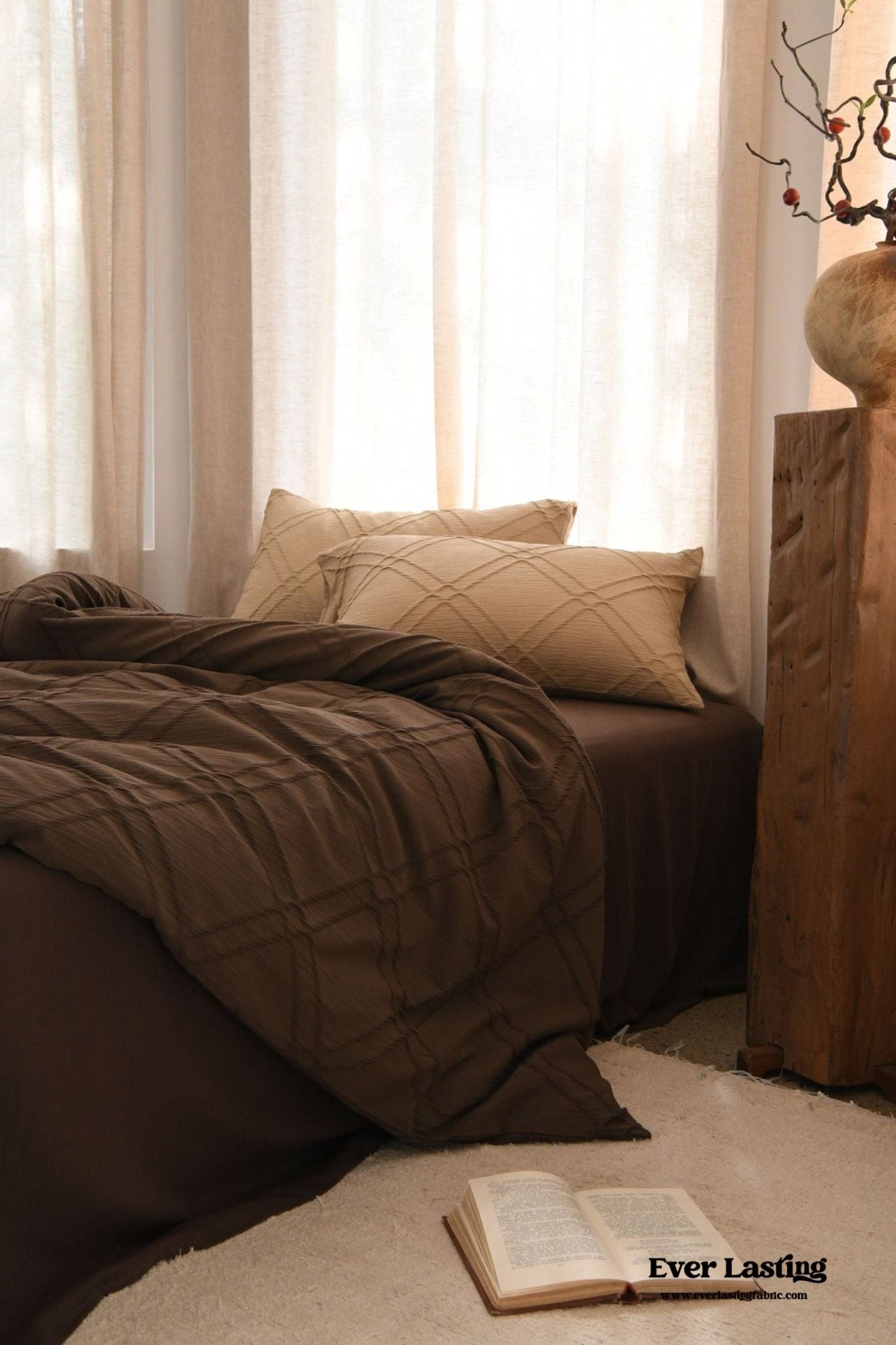 Millard Geometric Jacquard Bedding Set / Brown