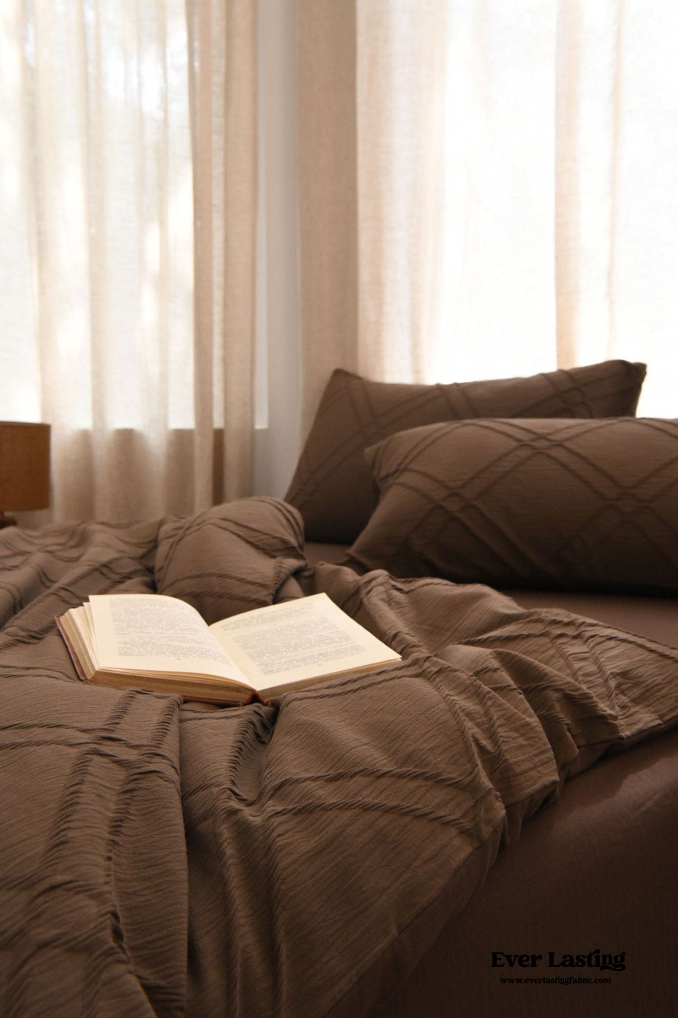 Millard Geometric Jacquard Bedding Set / Brown