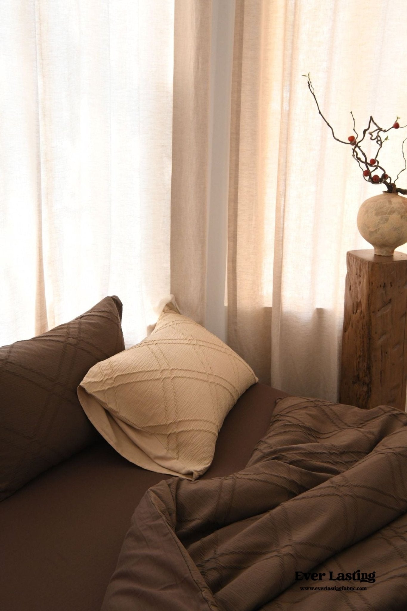 Millard Geometric Jacquard Bedding Set / Brown