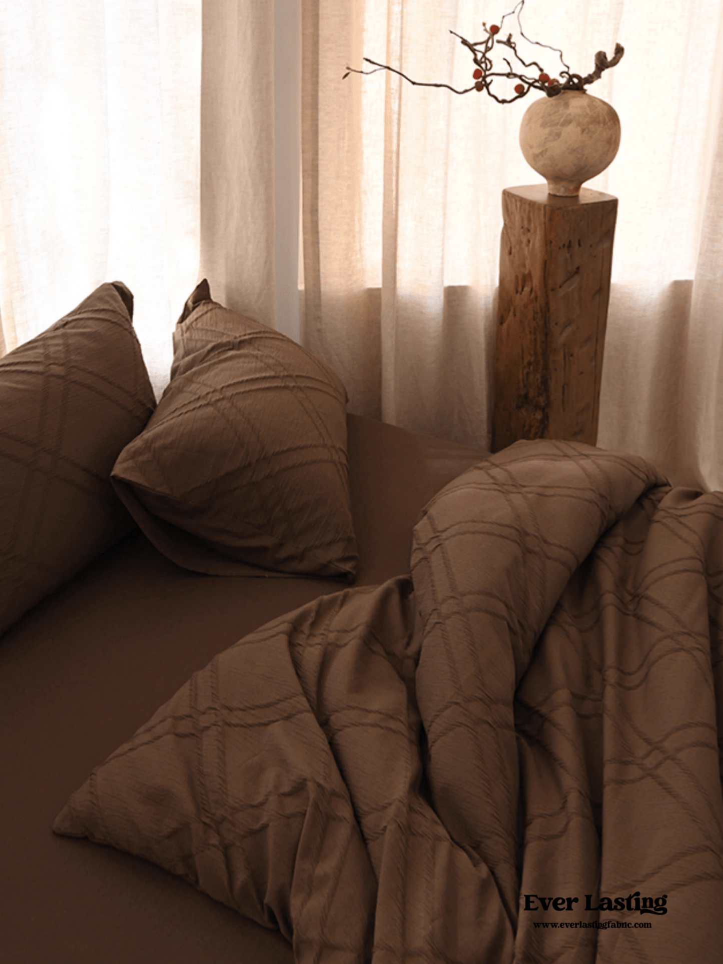 Millard Geometric Jacquard Bedding Set / Brown