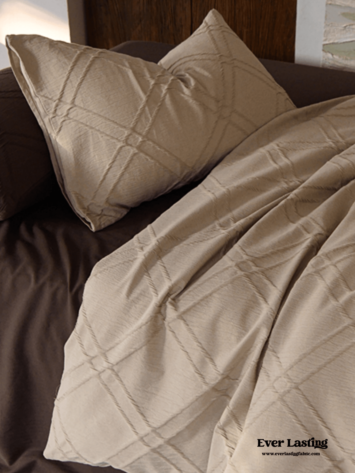 Millard Geometric Jacquard Bedding Set / Brown