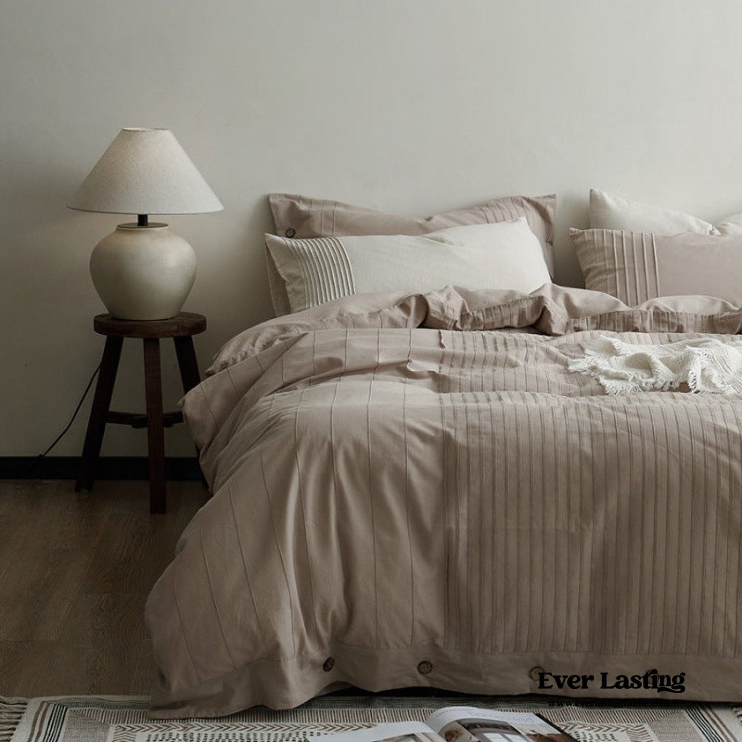 Milo Minimalist Solid Button Bedding Set / Pink