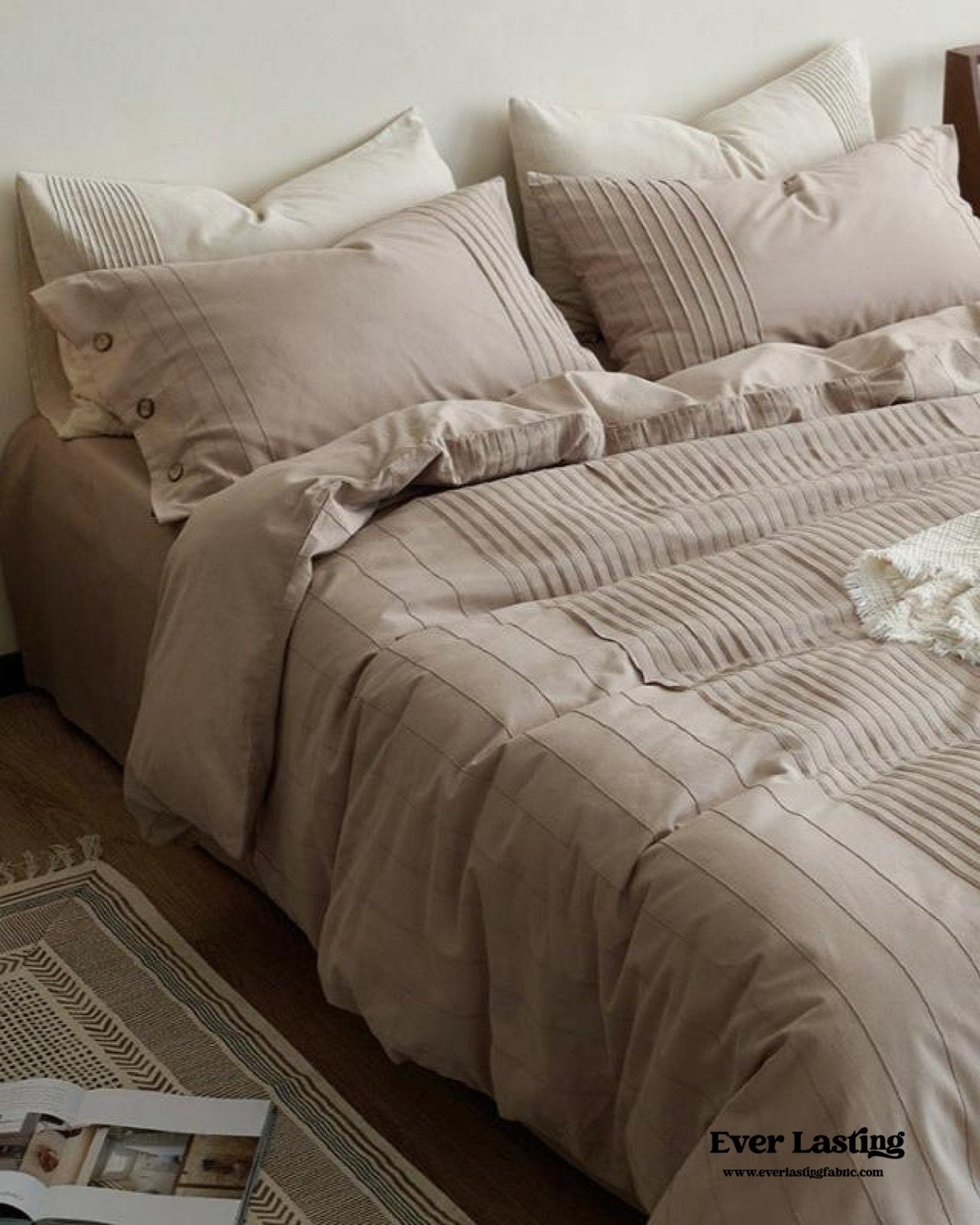 Milo Minimalist Solid Button Bedding Set / Pink