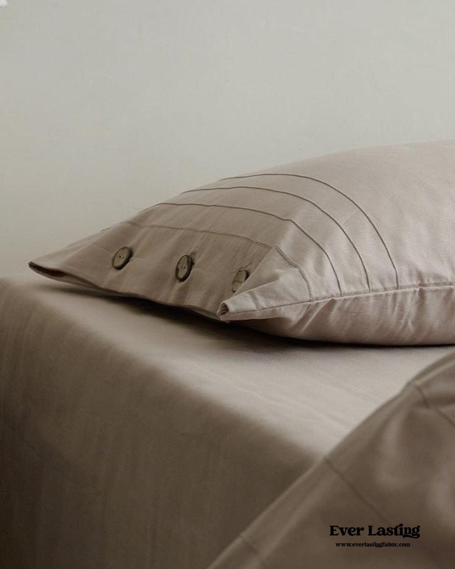 Milo Minimalist Solid Button Bedding Set / Pink