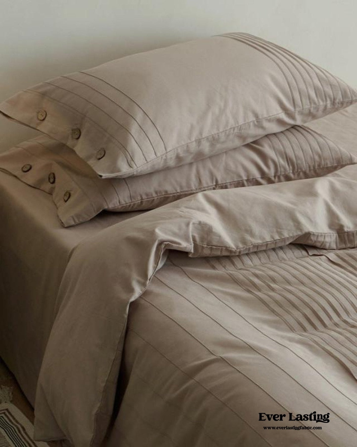 Milo Minimalist Solid Button Bedding Set / Pink