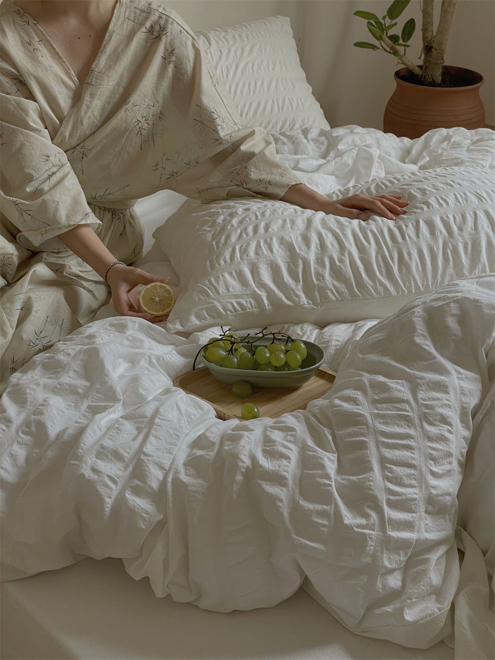 Minimal Bubble Textured Bedding Set / Beige