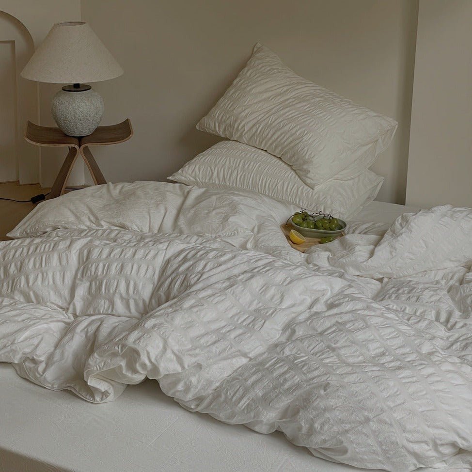 Minimal Bubble Textured Bedding Set / White