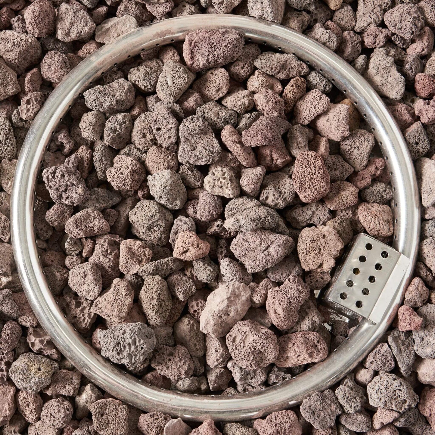 Alora Modern 32-Inch 40K BTU Round Iron Propane Fire Pit (SAK29102)