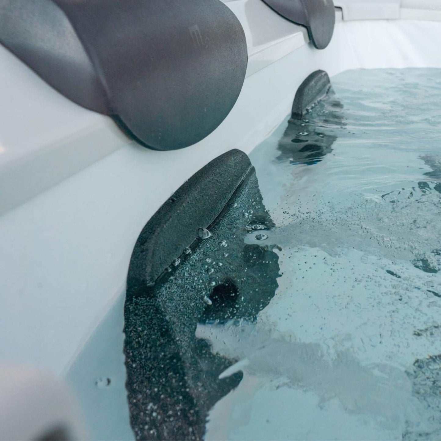 MSpa Oslo Supreme 6-Person 120 Jets Square Spa W/ LED Lights & Integrated App Control [F-OS063W] (SAK93516)