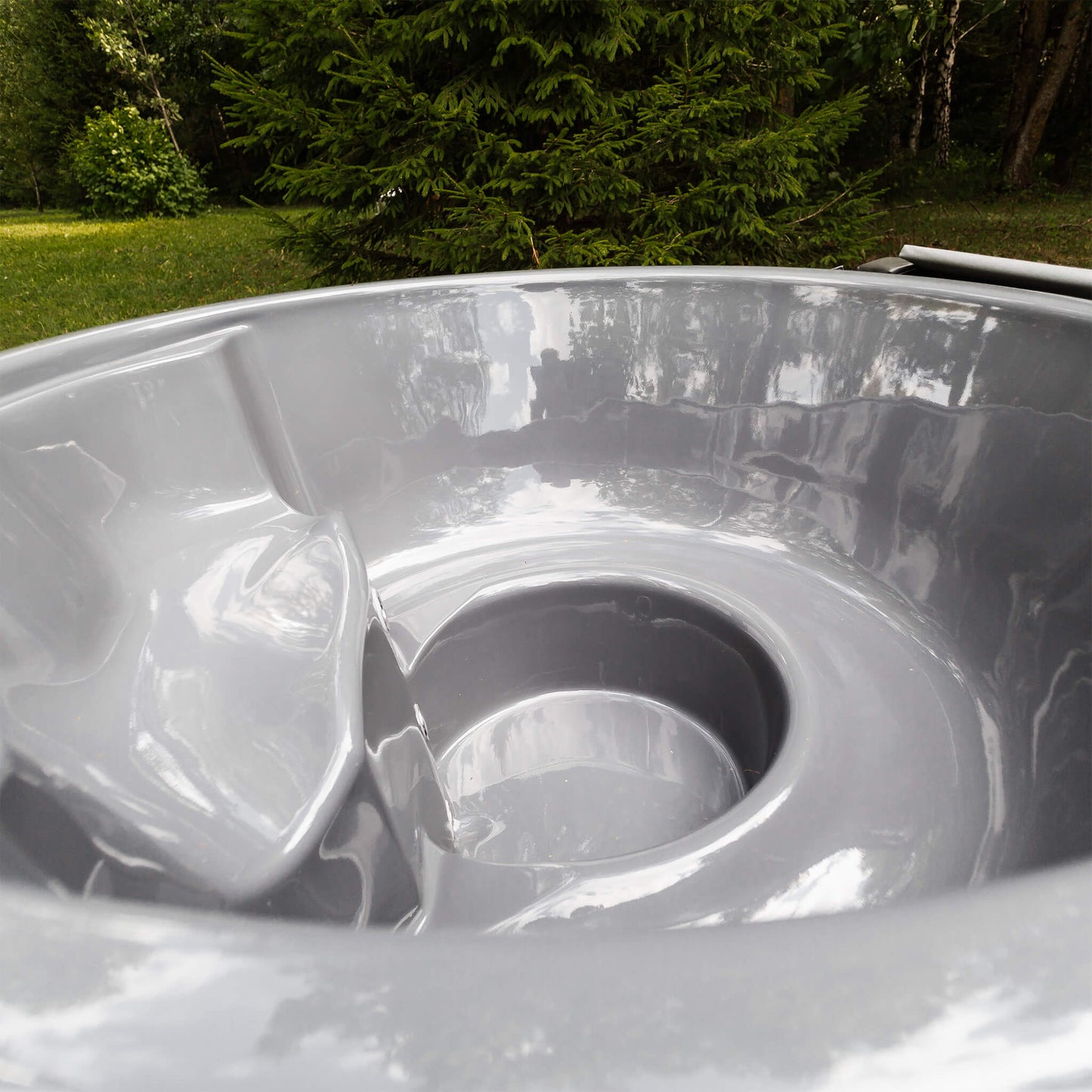 Premium 4-Person Fully-Assembled ThermoWood Wood-Fired Hot Tub (SAK14528)
