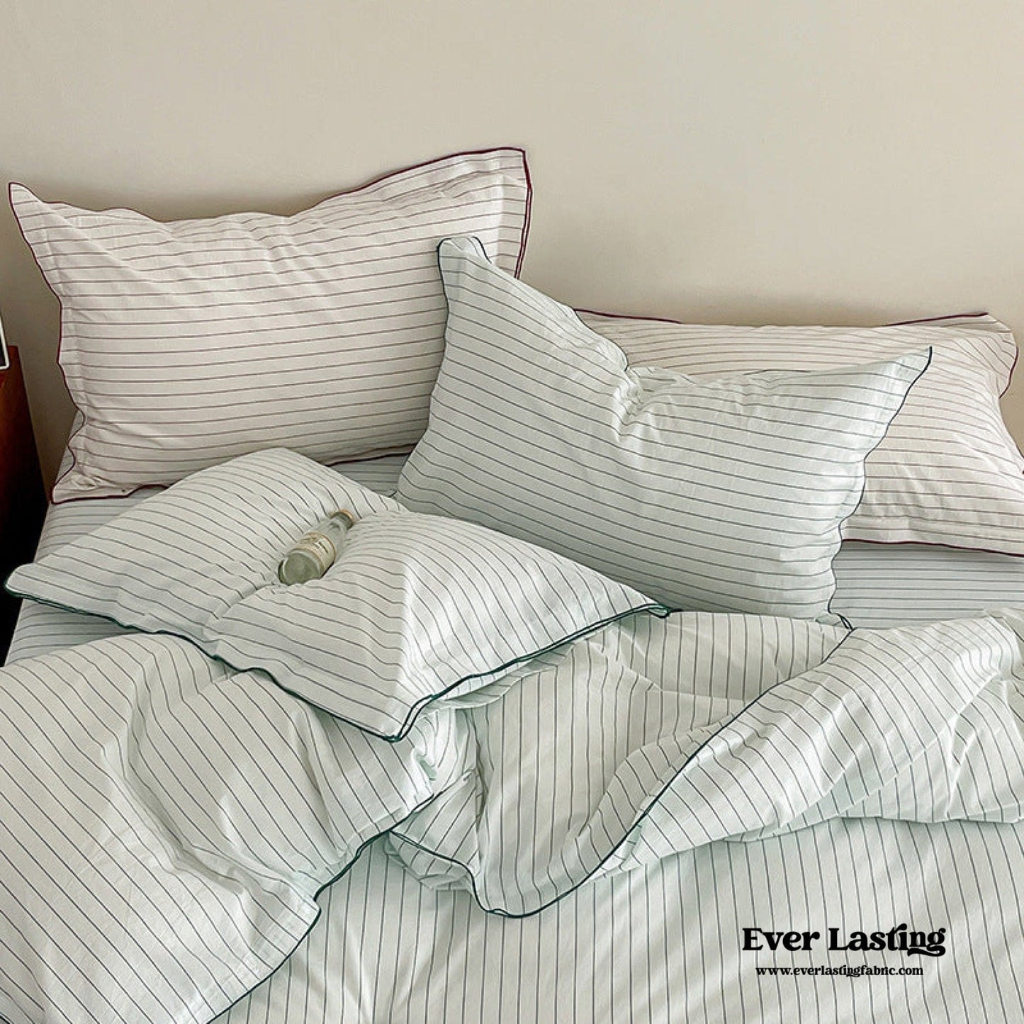 Scandinavian Overlock Striped Bedding Set / Gray