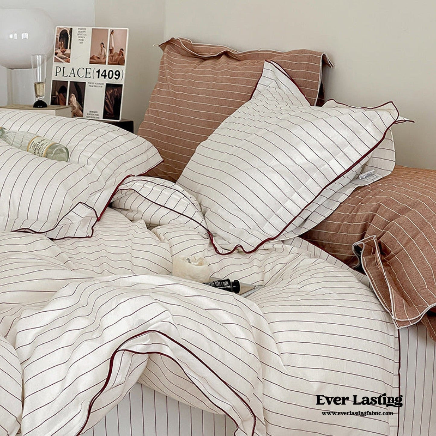 Scandinavian Overlock Striped Bedding Set / White + Red