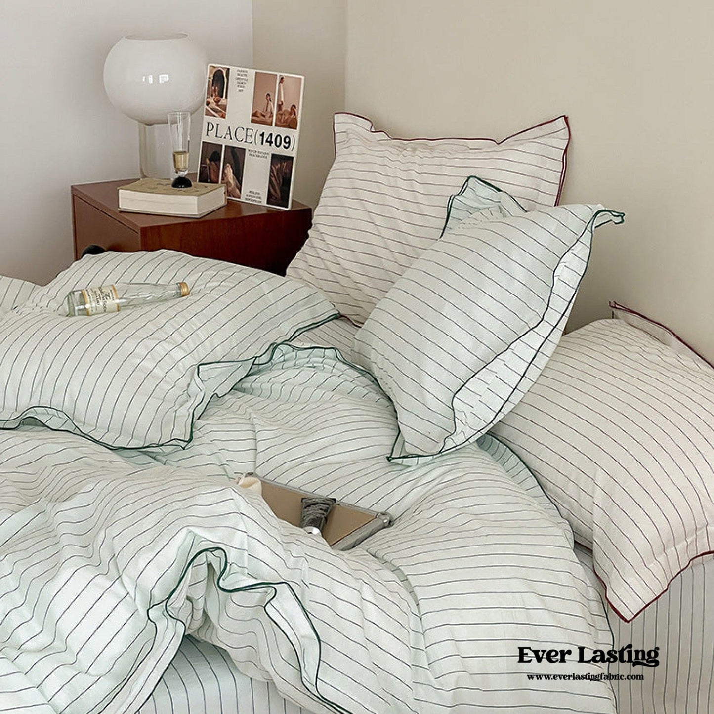 Scandinavian Overlock Striped Bedding Set / White + Red
