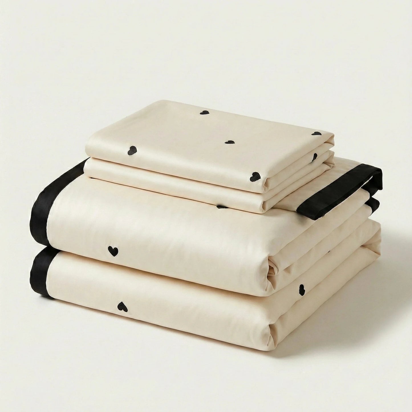 Silky Black Heart White Bedding Set / White + Black