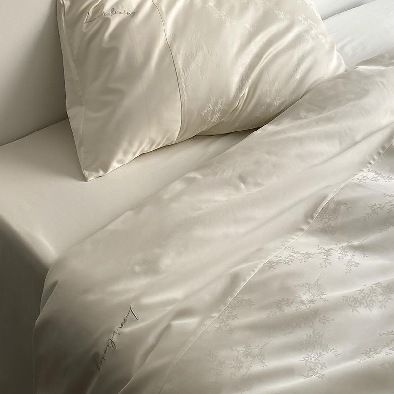 Silky Floral Bedding Set / Snow White