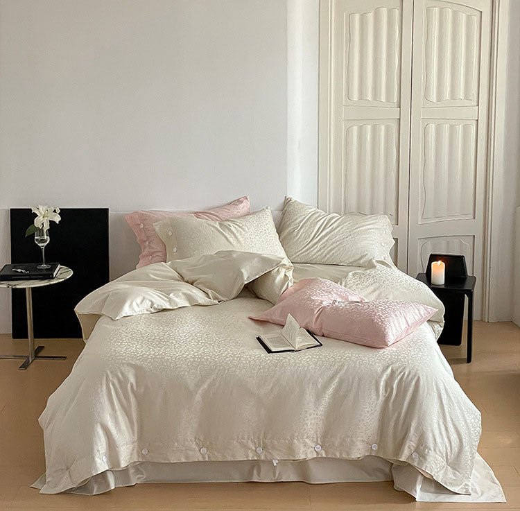 Silky Leopard Buttoned Bedding Set / Baby Pink
