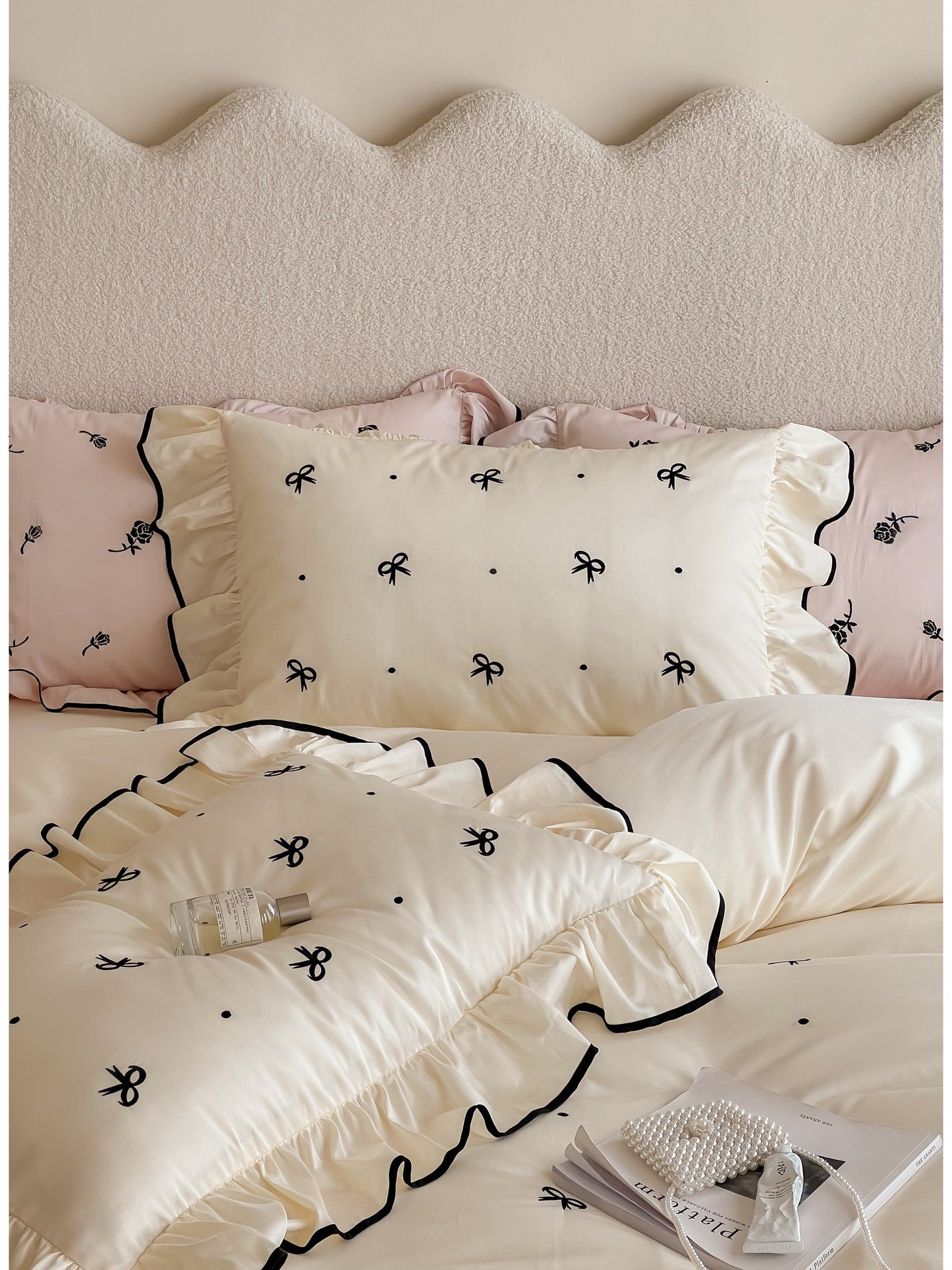 Silky Ribbon Ruffle Bedding Set / Cream White
