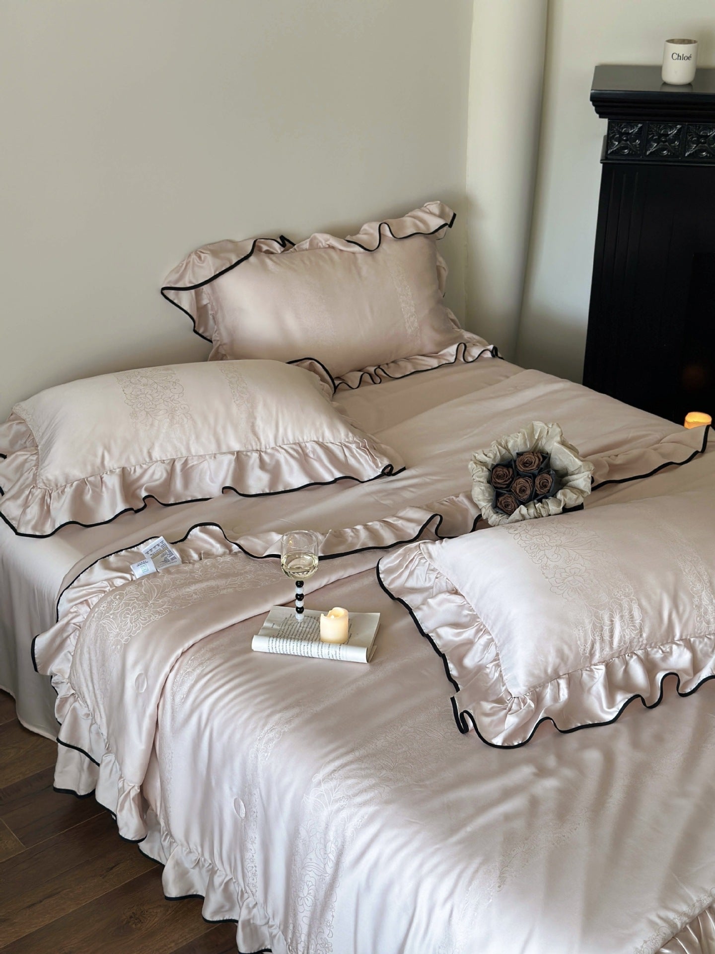 Silky Ruffle Blanket Comforter Set / White