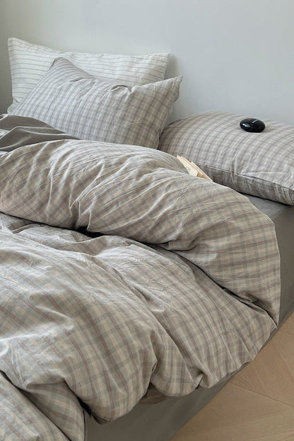 Soft Blend Plaid Bedding Set / Pink