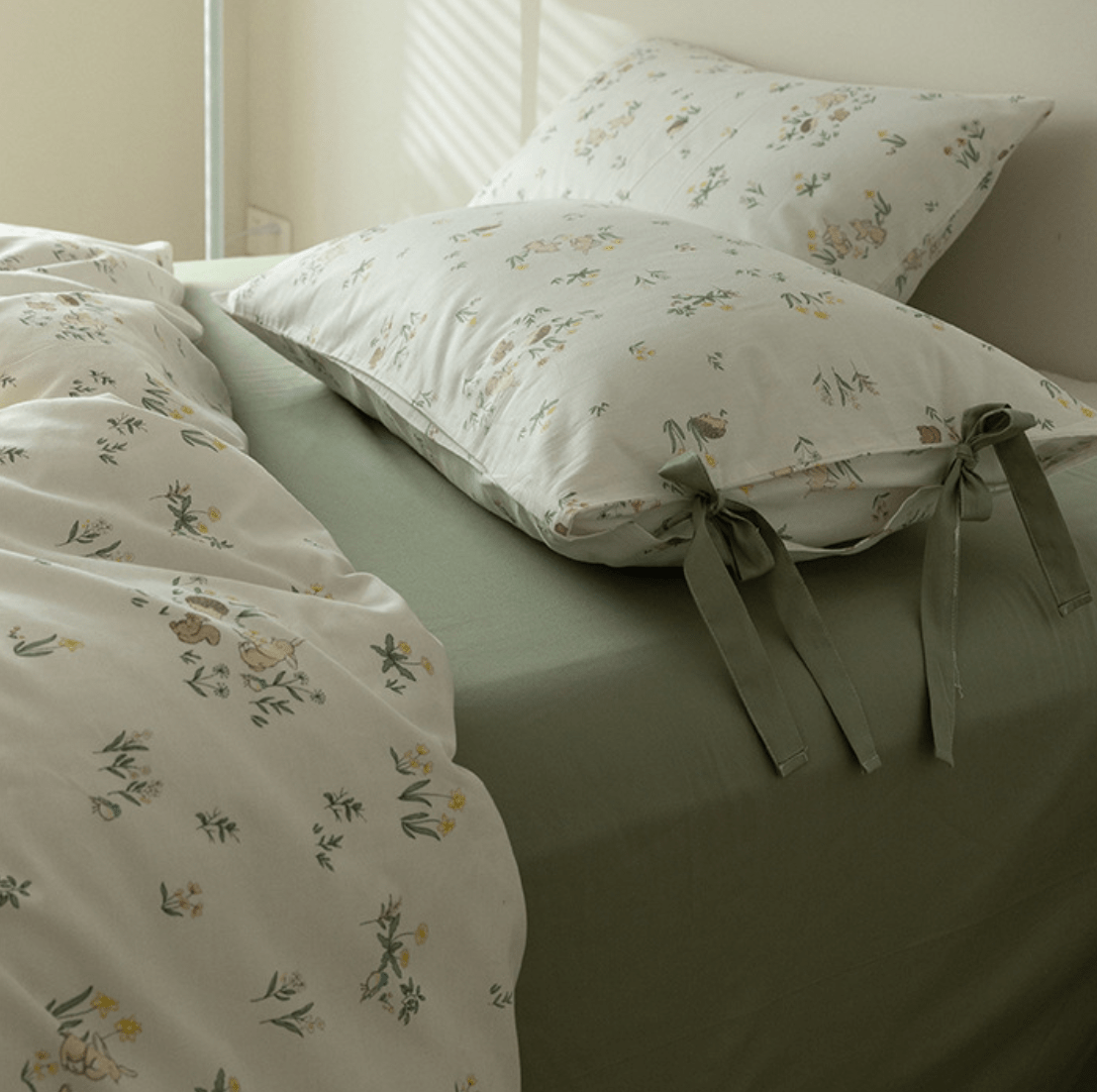 Soft Cottage Blue Ribbon Bedding Set / Blue