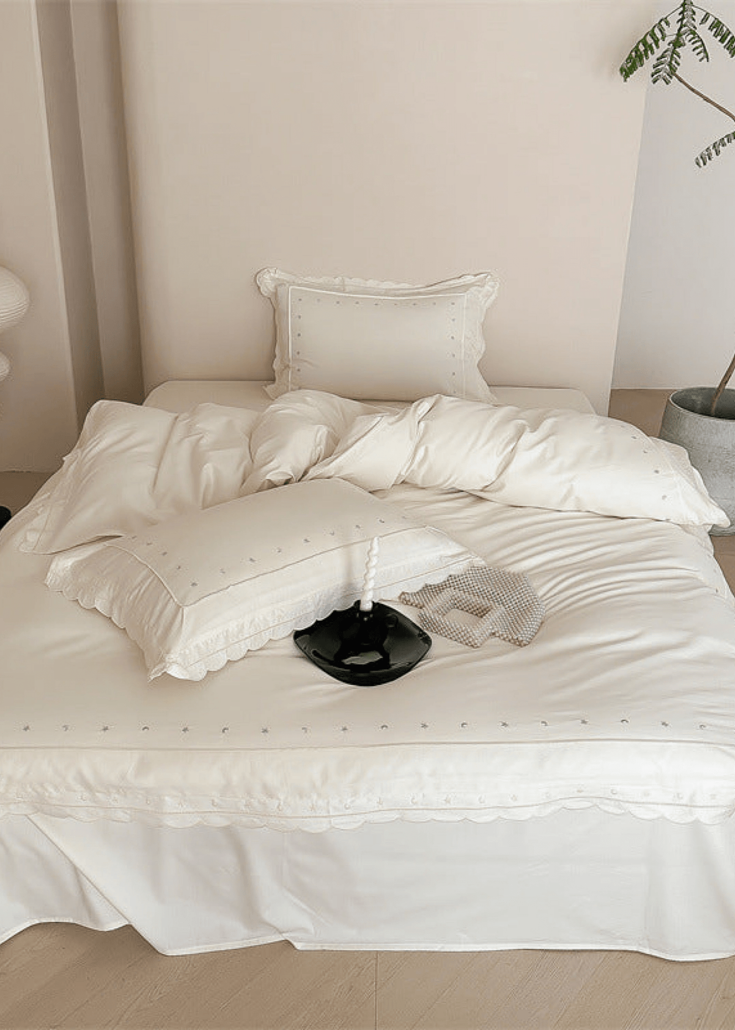 Star Gaze Short Cake Ruffle Bedding Set / White