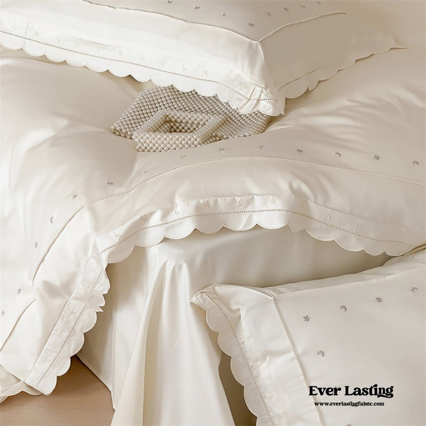 Star Gaze Short Cake Ruffle Bedding Set / White