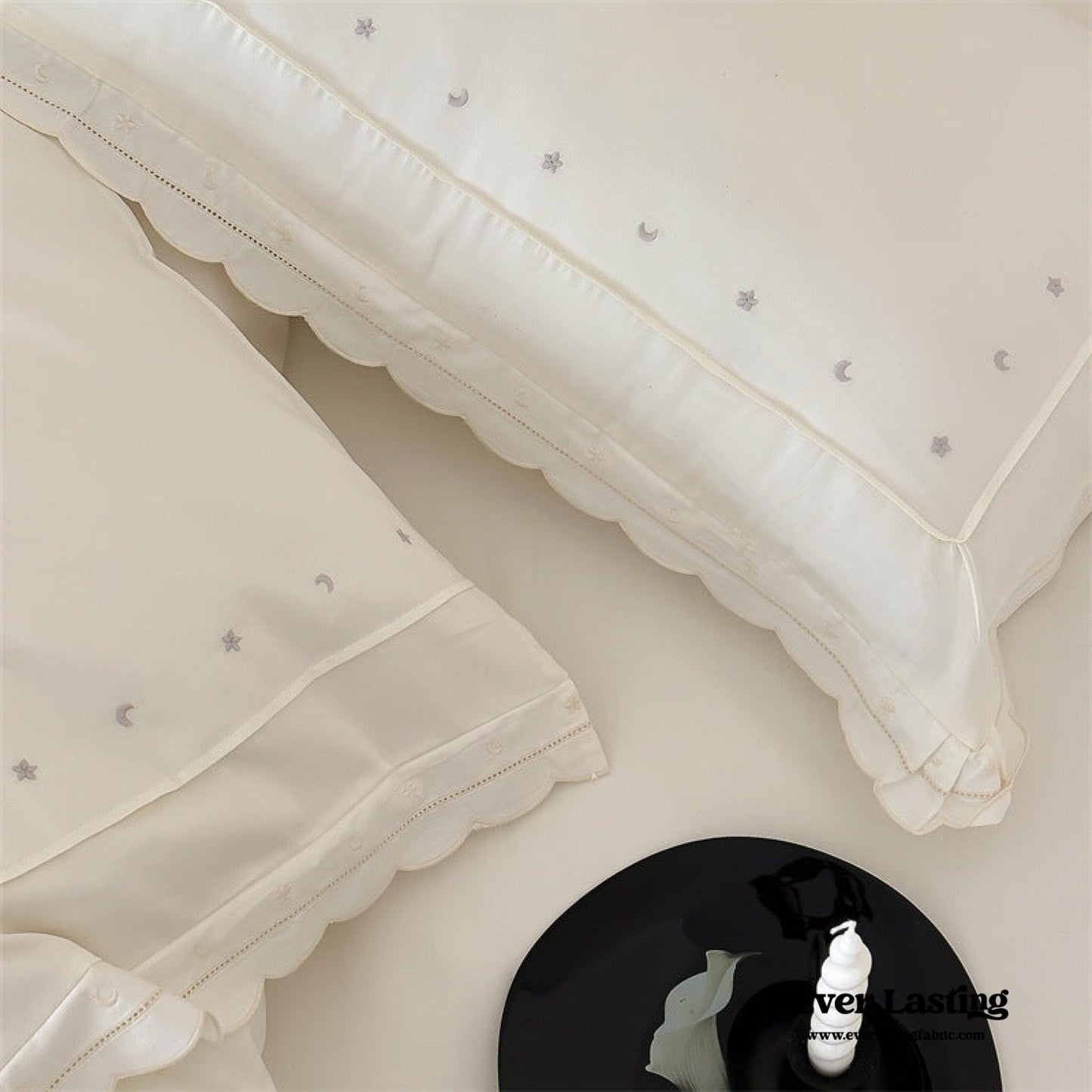 Star Gaze Short Cake Ruffle Bedding Set / White