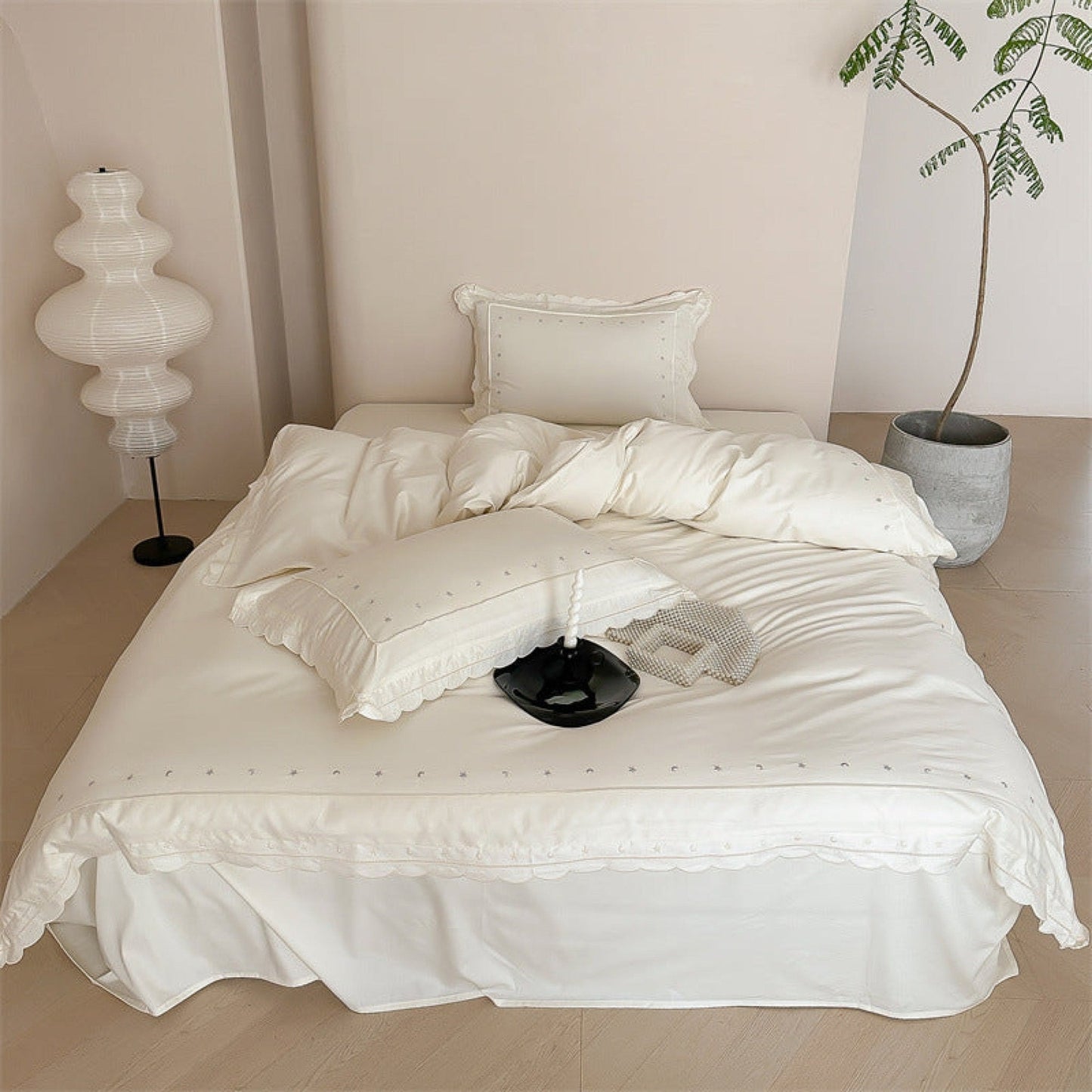 Star Gaze Short Cake Ruffle Bedding Set / White