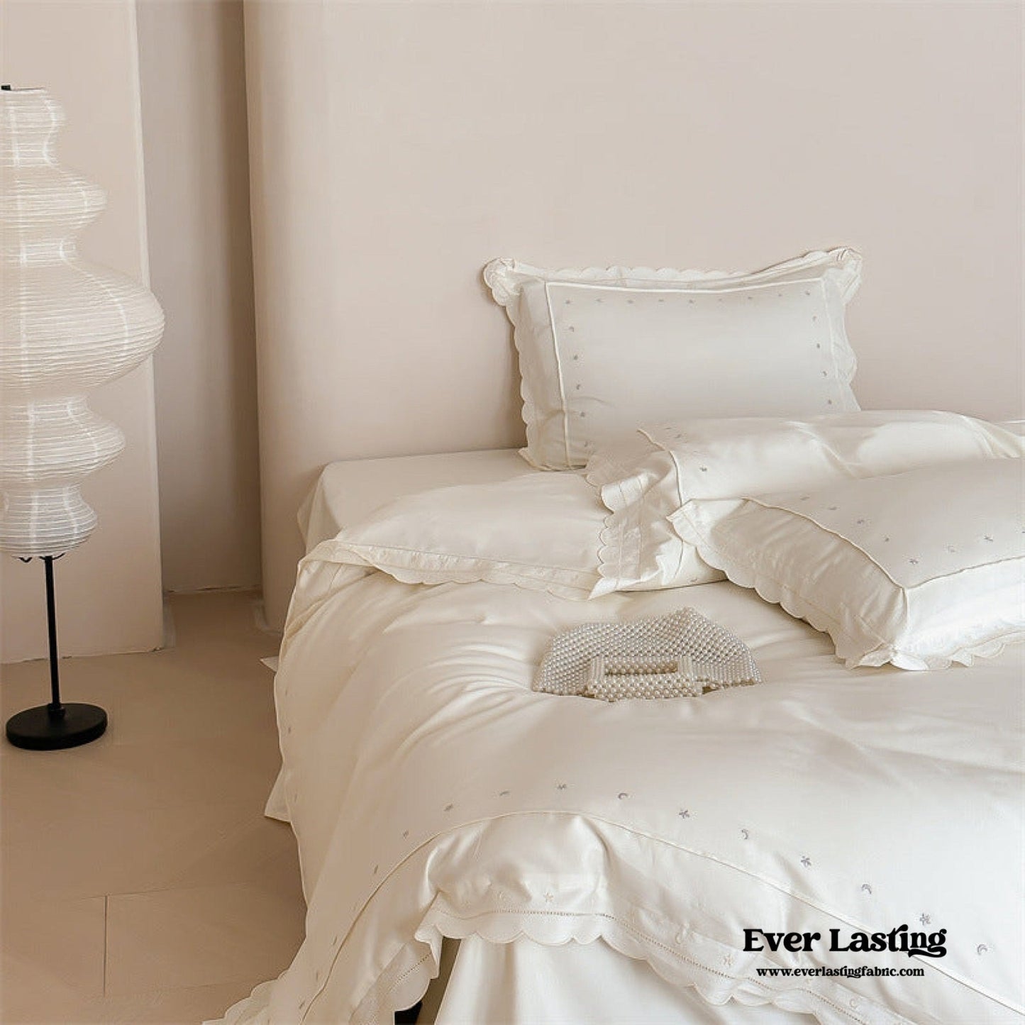 Star Gaze Short Cake Ruffle Bedding Set / White