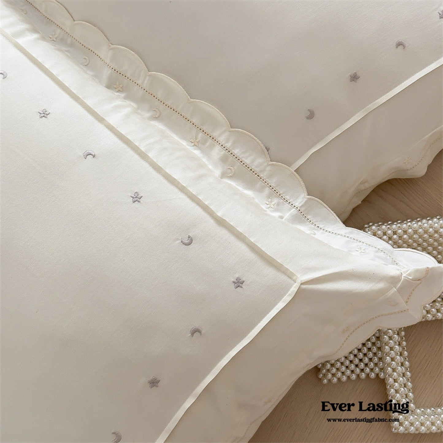 Star Gaze Short Cake Ruffle Bedding Set / White