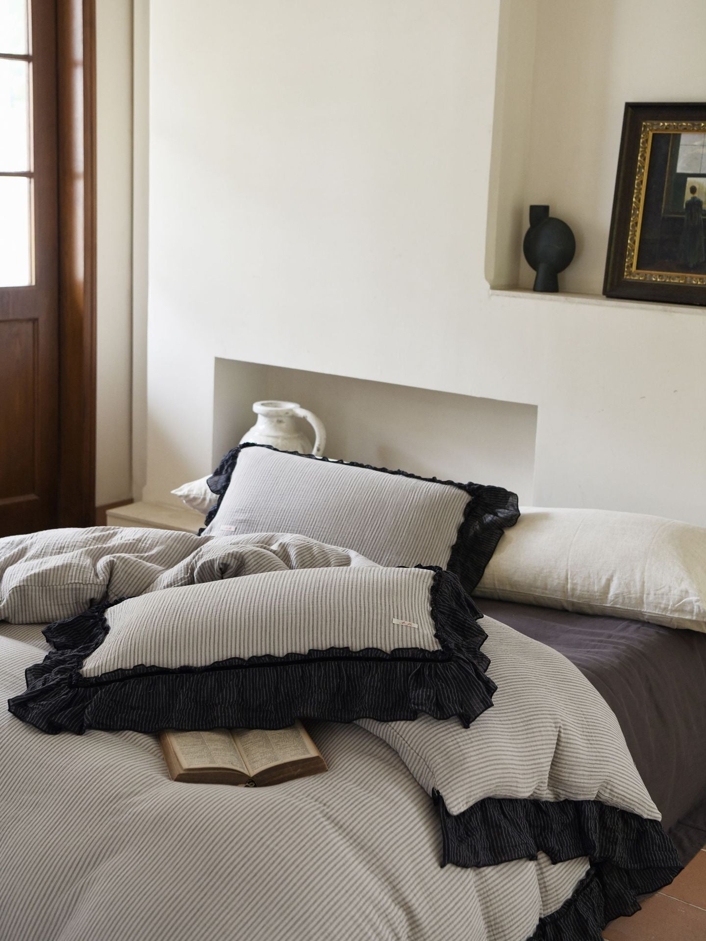 Stripe Ruffle Lace Bedding Set / Neutral Gray