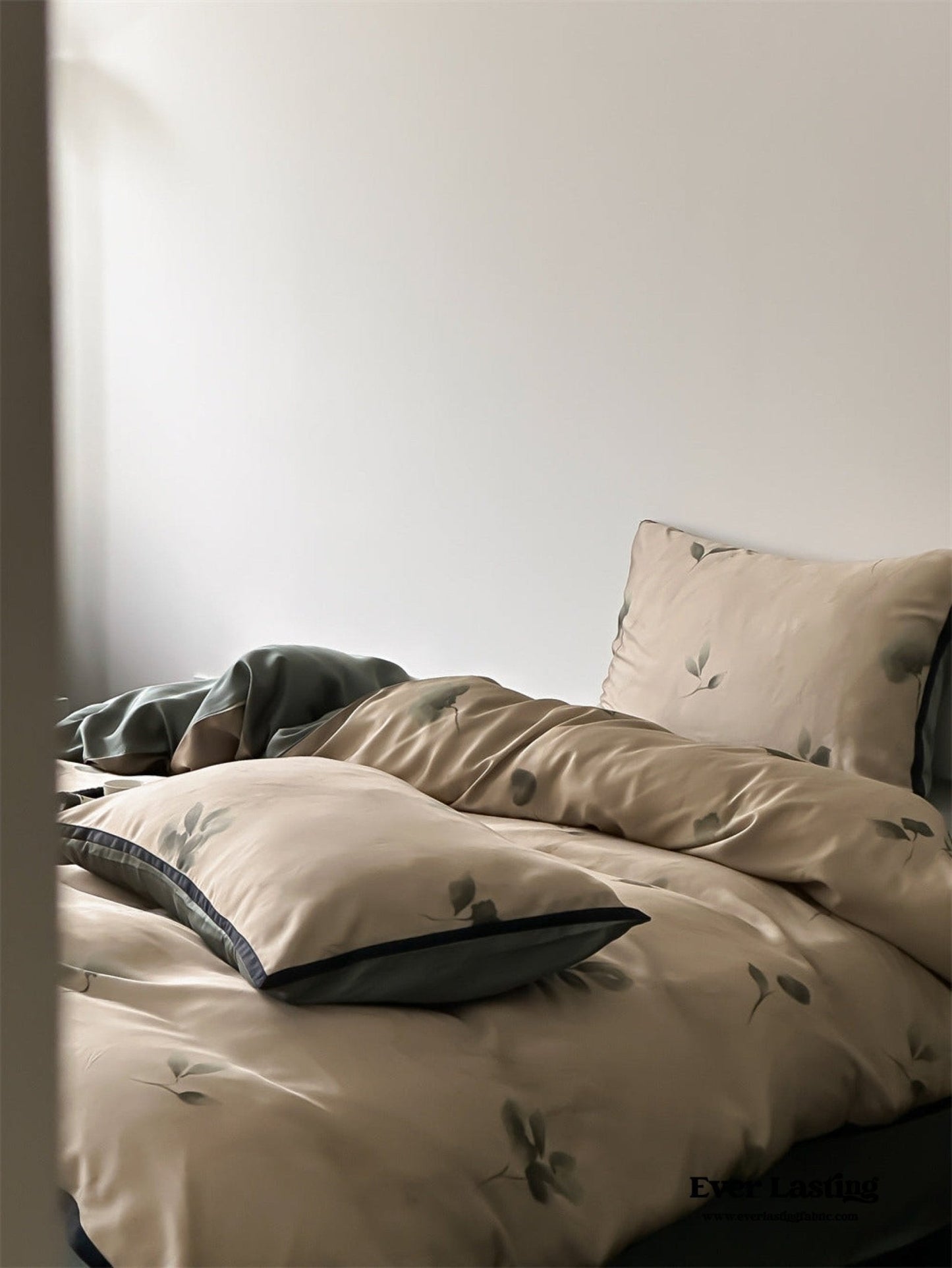 Twilight Zone Silky Tencel Bedding Set / White + Gray