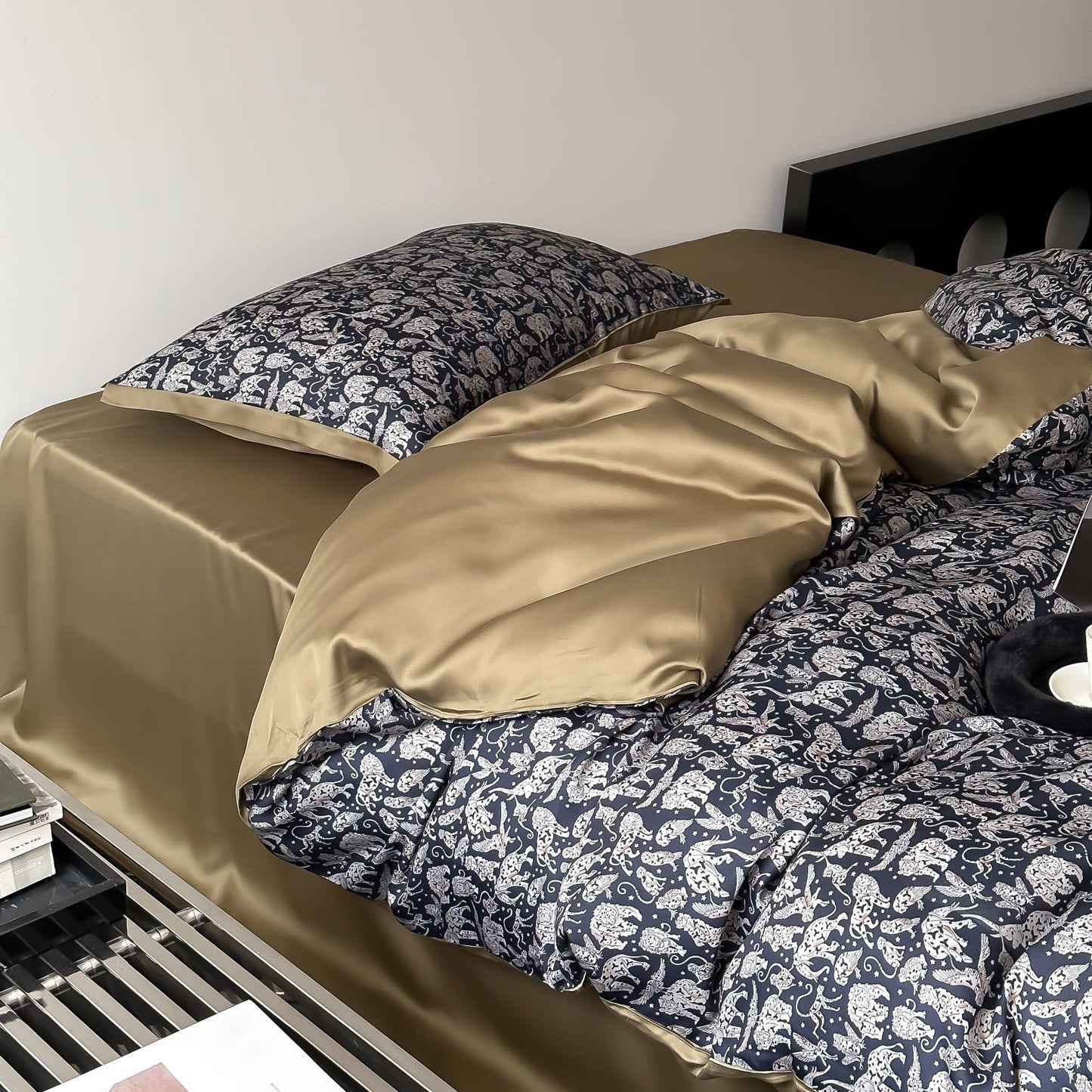 Twilight Zone Silky Tencel Bedding Set / White + Gray